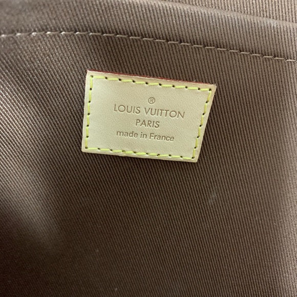 LOUIS VUITTON Monogram Etui Voyage Zip Pouch